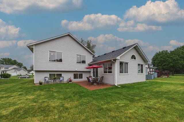 9176 Sierra Road, Woodbury, MN 55125