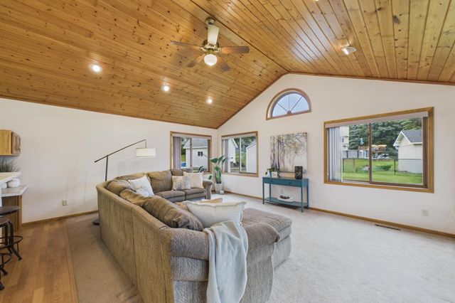 9176 Sierra Road, Woodbury, MN 55125