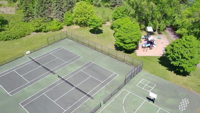 9176 Sierra Road, Woodbury, MN 55125