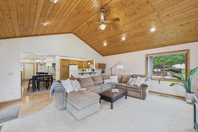9176 Sierra Road, Woodbury, MN 55125