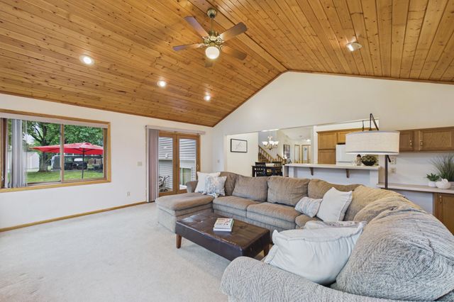 9176 Sierra Road, Woodbury, MN 55125