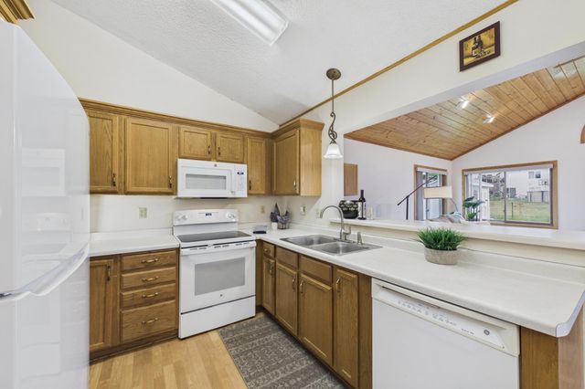 9176 Sierra Road, Woodbury, MN 55125