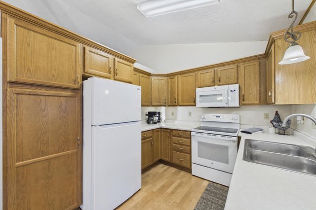 9176 Sierra Road, Woodbury, MN 55125