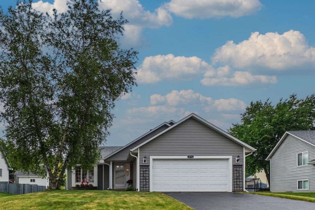 9176 Sierra Road, Woodbury, MN 55125