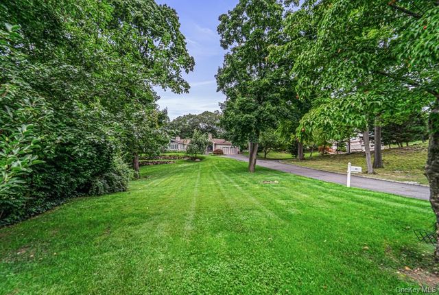 29 Hillside Lane, Syosset, NY 11791