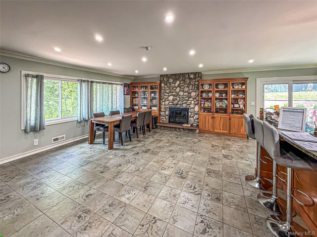 29 Hillside Lane, Syosset, NY 11791
