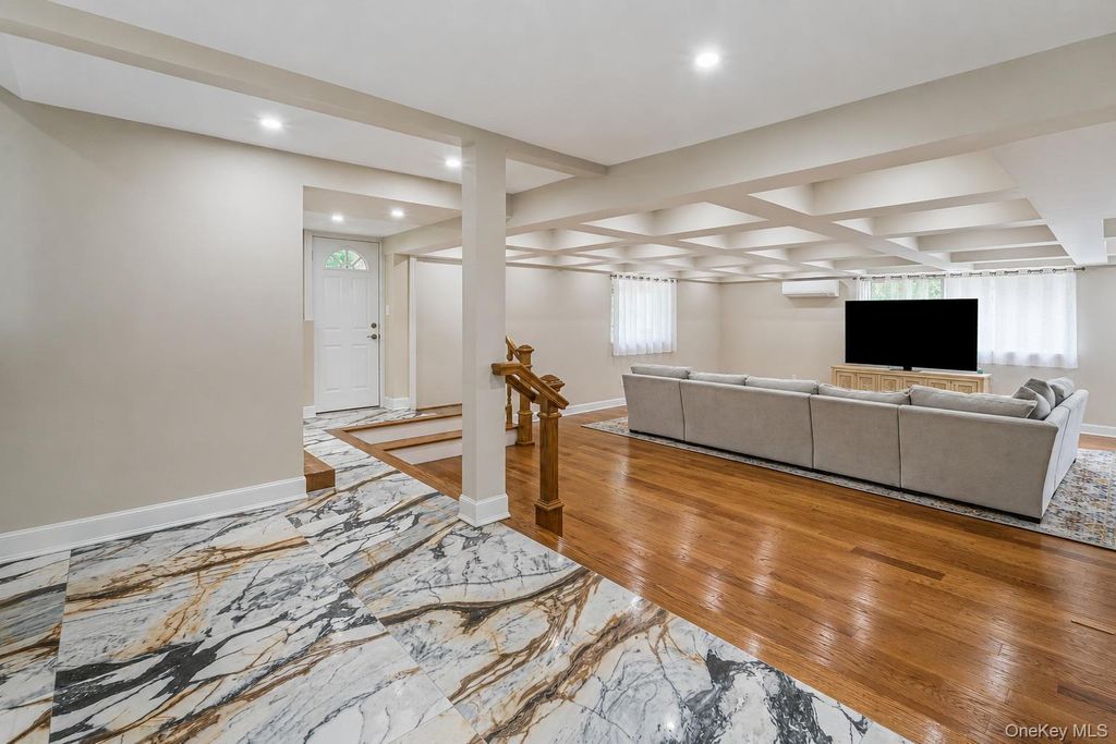 29 Hillside Lane, Syosset, NY 11791 — photo 3