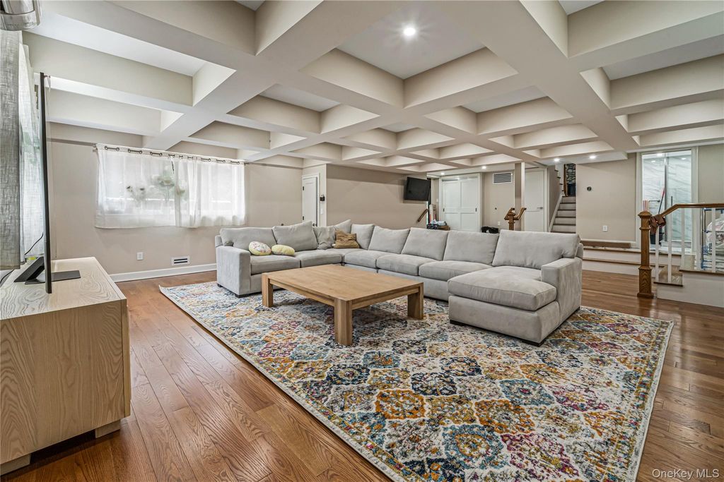 29 Hillside Lane, Syosset, NY 11791 — photo 4
