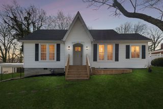 317 Cliffside Ave, Shelbyville, TN 37160