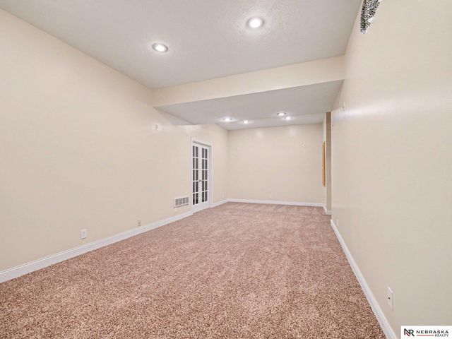 13518 Taylor Street, Omaha, NE 68164