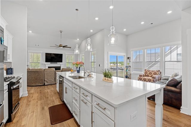 210 Maverick Trail, Central, SC 29630