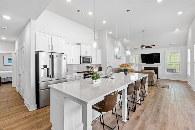 210 Maverick Trail, Central, SC 29630