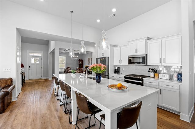 210 Maverick Trail, Central, SC 29630