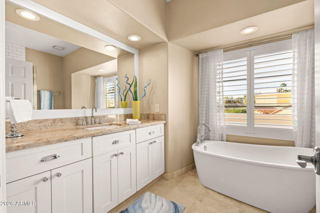 10050 E MOUNTAINVIEW LAKE Drive 10, Scottsdale, AZ 85258