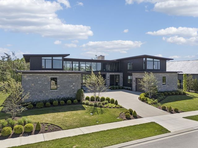 8005 Backwoods Dr, College Grove, TN 37046