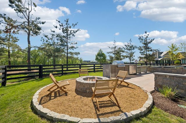 8005 Backwoods Dr, College Grove, TN 37046