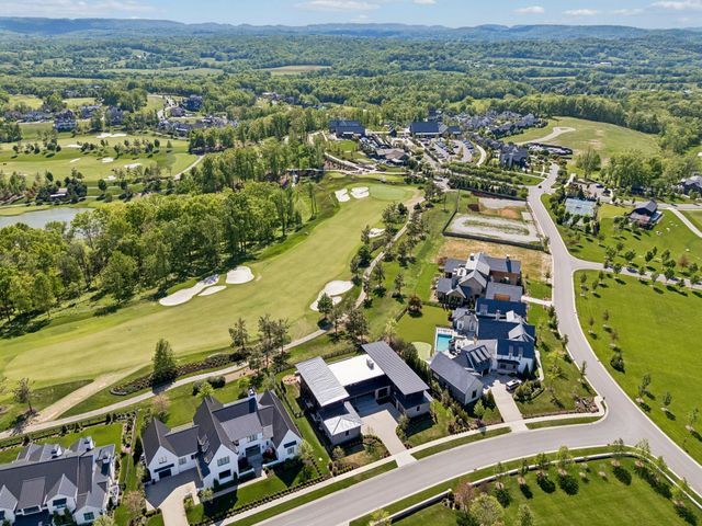 8005 Backwoods Dr, College Grove, TN 37046