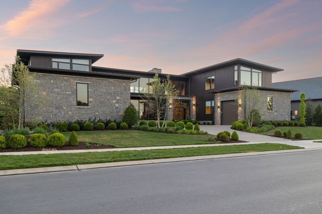 8005 Backwoods Dr, College Grove, TN 37046