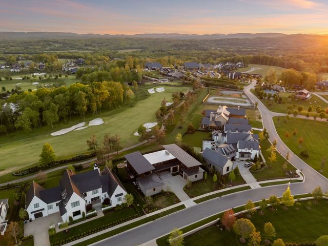 8005 Backwoods Dr, College Grove, TN 37046