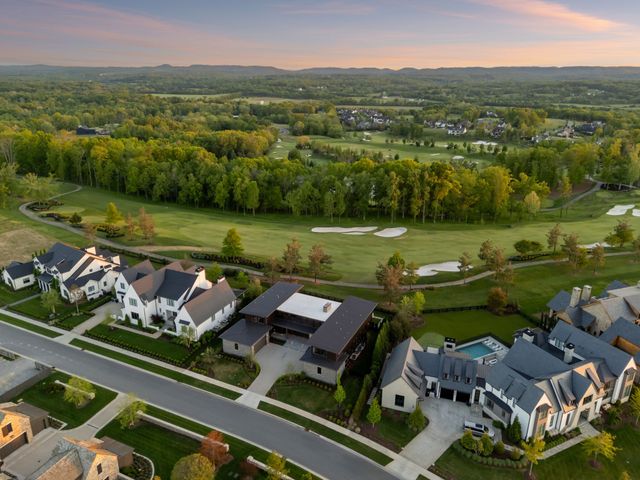 8005 Backwoods Dr, College Grove, TN 37046