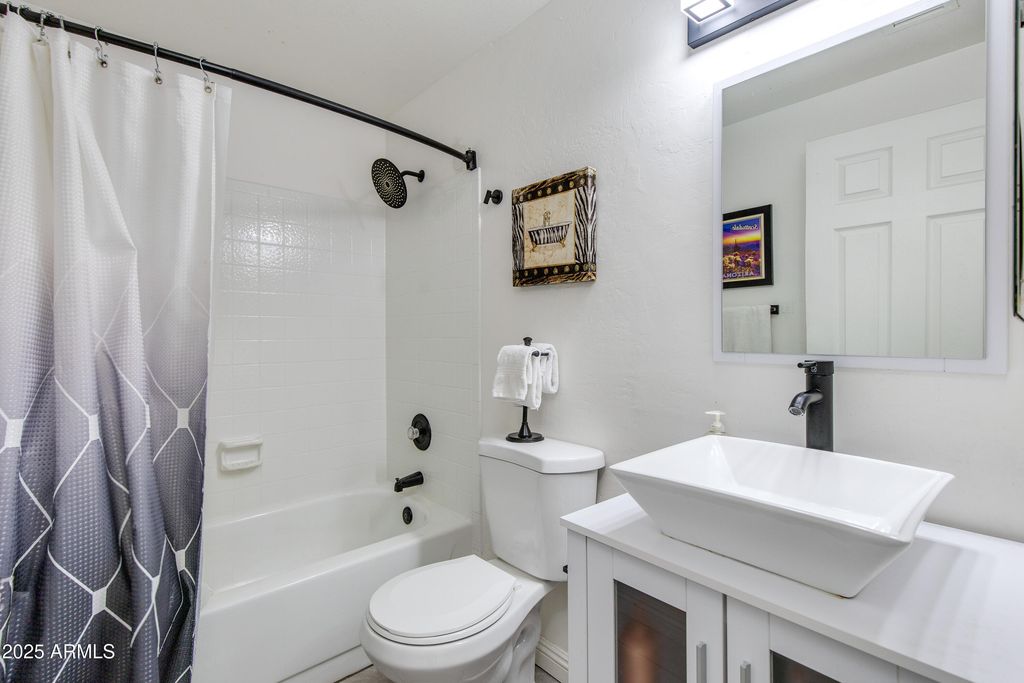 Image 13 of property listing at 8750 E CULVER Street, Scottsdale, AZ 85257