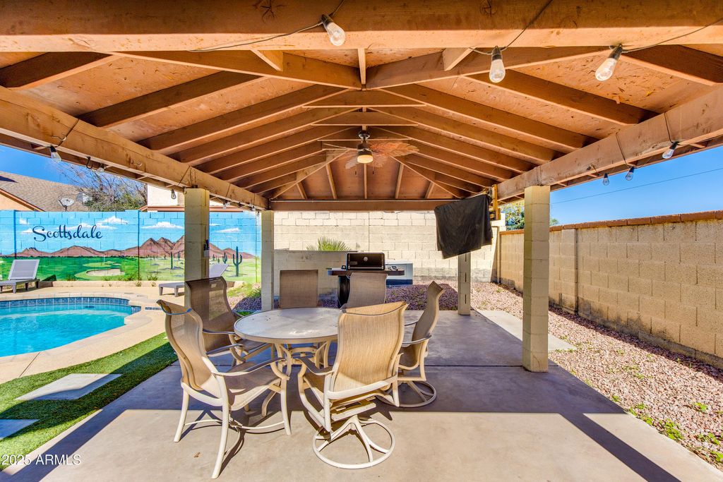 Image 16 of property listing at 8750 E CULVER Street, Scottsdale, AZ 85257