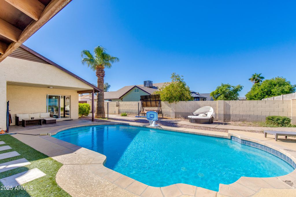 Image 18 of property listing at 8750 E CULVER Street, Scottsdale, AZ 85257
