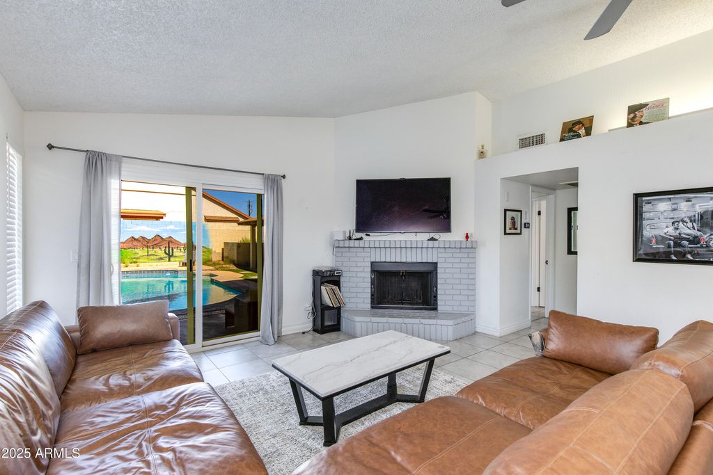 Image 4 of property listing at 8750 E CULVER Street, Scottsdale, AZ 85257