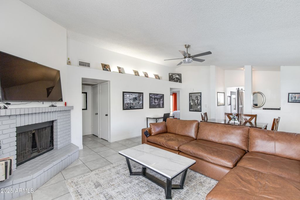 Image 6 of property listing at 8750 E CULVER Street, Scottsdale, AZ 85257