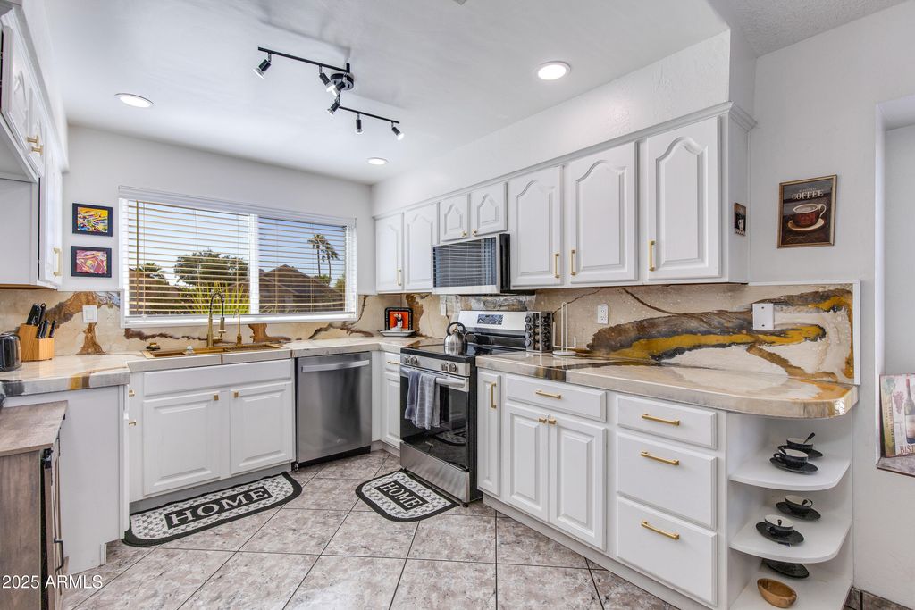 Image 8 of property listing at 8750 E CULVER Street, Scottsdale, AZ 85257