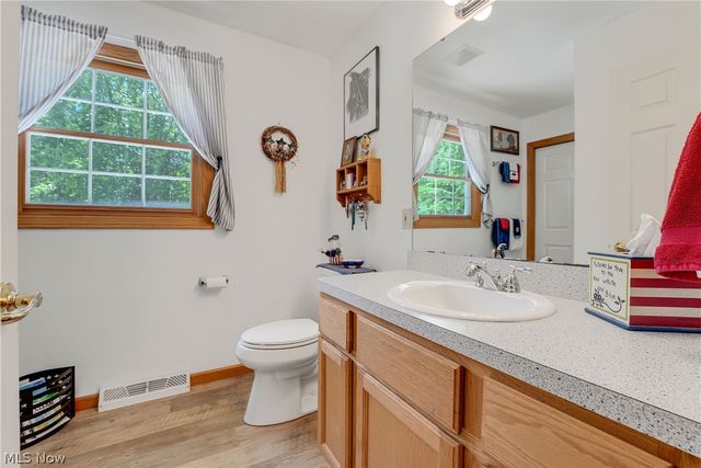 17800 Settlers Trail, Chagrin Falls, OH 44023