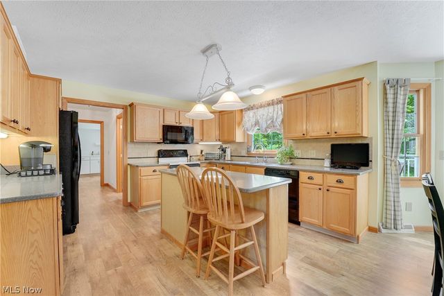17800 Settlers Trail, Chagrin Falls, OH 44023