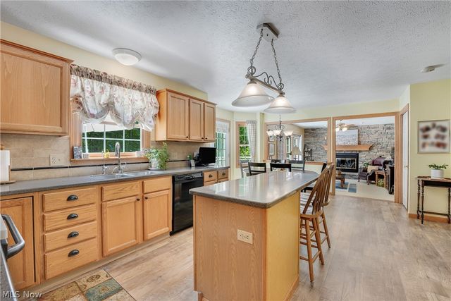 17800 Settlers Trail, Chagrin Falls, OH 44023
