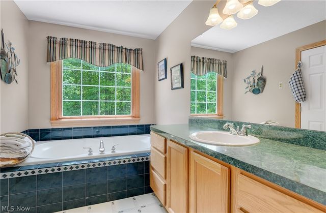 17800 Settlers Trail, Chagrin Falls, OH 44023