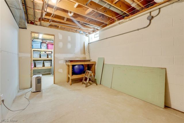 17800 Settlers Trail, Chagrin Falls, OH 44023