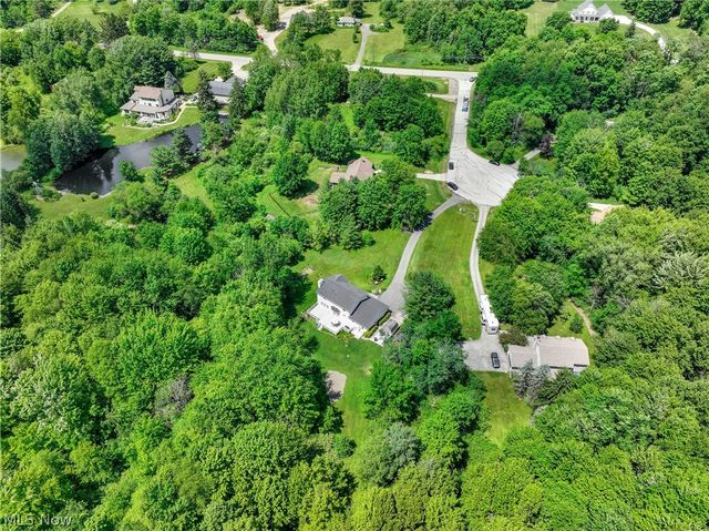 17800 Settlers Trail, Chagrin Falls, OH 44023