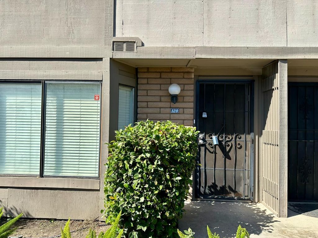 4676 E Alamos Avenue # 124, Fresno, CA 93726