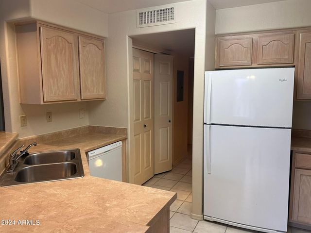 16715 E El Lago Boulevard Unit 214, Fountain Hills, AZ 85268