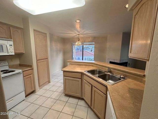 16715 E El Lago Boulevard Unit 214, Fountain Hills, AZ 85268