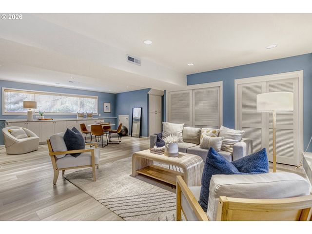 13039 Ne MORRIS St, Portland, OR 97230