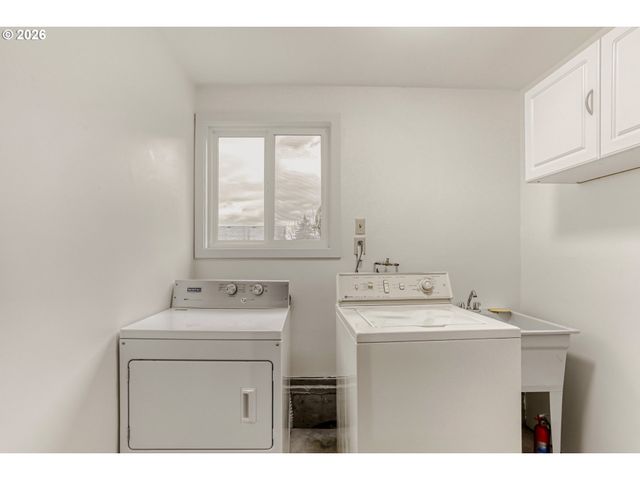 13039 Ne MORRIS St, Portland, OR 97230