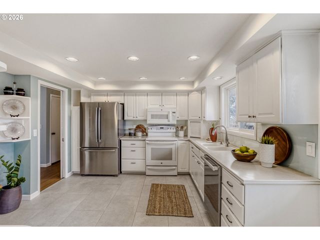 13039 Ne MORRIS St, Portland, OR 97230