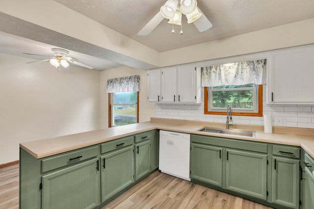885 Hickory Road, Heath, OH 43056