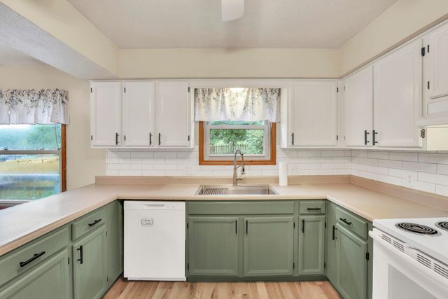 885 Hickory Road, Heath, OH 43056