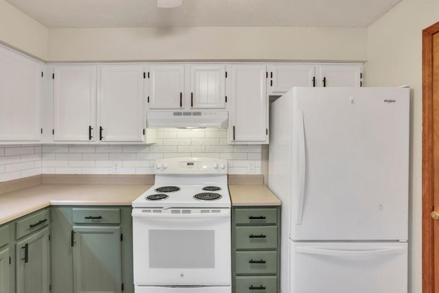885 Hickory Road, Heath, OH 43056