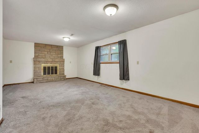 885 Hickory Road, Heath, OH 43056