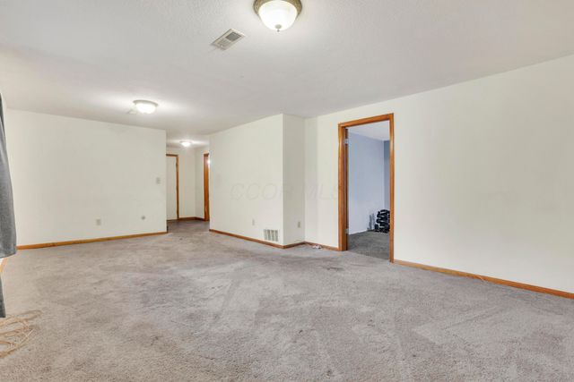 885 Hickory Road, Heath, OH 43056