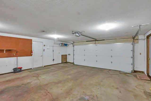 885 Hickory Road, Heath, OH 43056