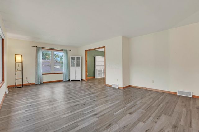 885 Hickory Road, Heath, OH 43056