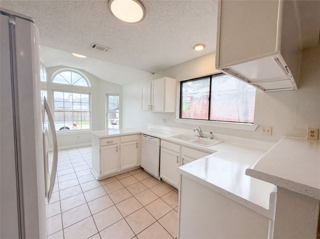 6806 Fire Hill Drive, Fort Worth, TX 76137